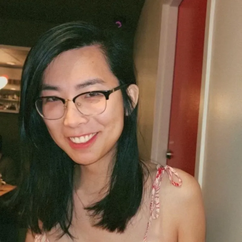 Jennifer Zhou 